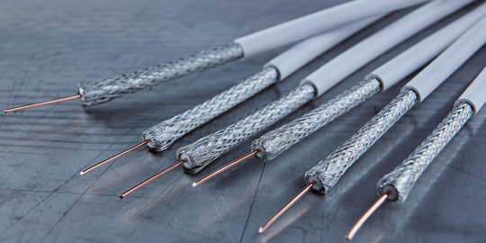 Kabel- und Steckverbinder bei BAYER WIENTEK GmbH in Freiensteinau